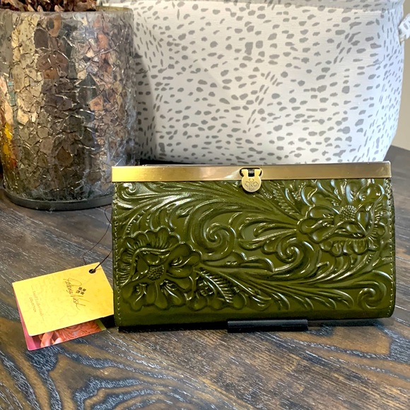 Patricia Nash Handbags - NWT Patricia Nash Cauchy wallet clutch